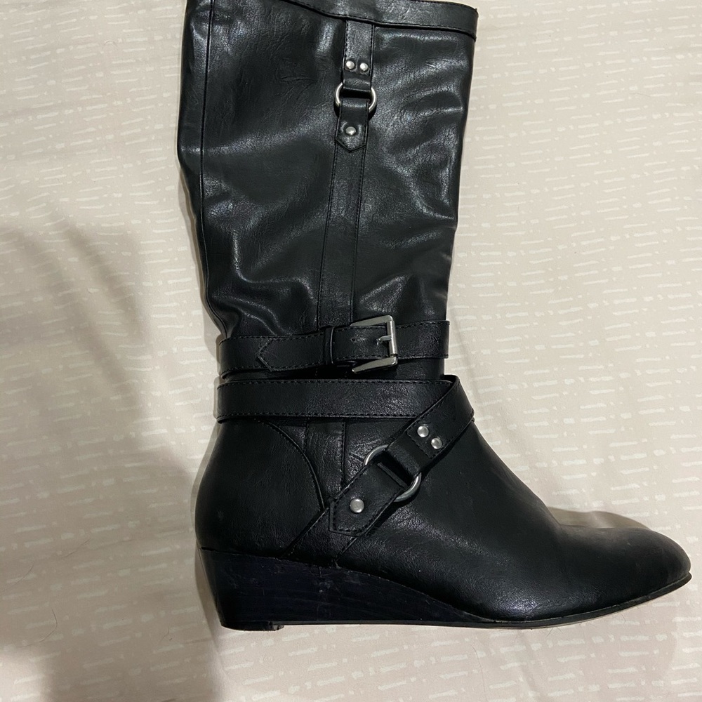 Heeled zip up boots